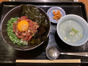 至福のランチ ローストビーフ丼 Kazu 神楽坂 東京 Travelholiq